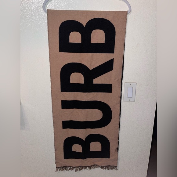 BURBERRY SCARF - Picture 3 of 8